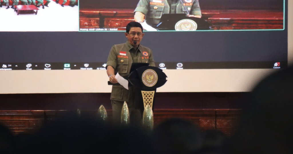 Kepala BNPB Letjen Suharyanto memberikan paparan strategi penanggulangan bencana di Universitas Pertahanan.