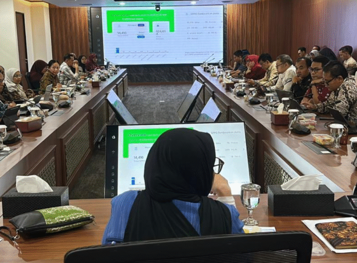 Rapat perdana Pelaksana Harian Tim Koordinasi Penyelenggaraan Program Makan Bergizi Gratis.