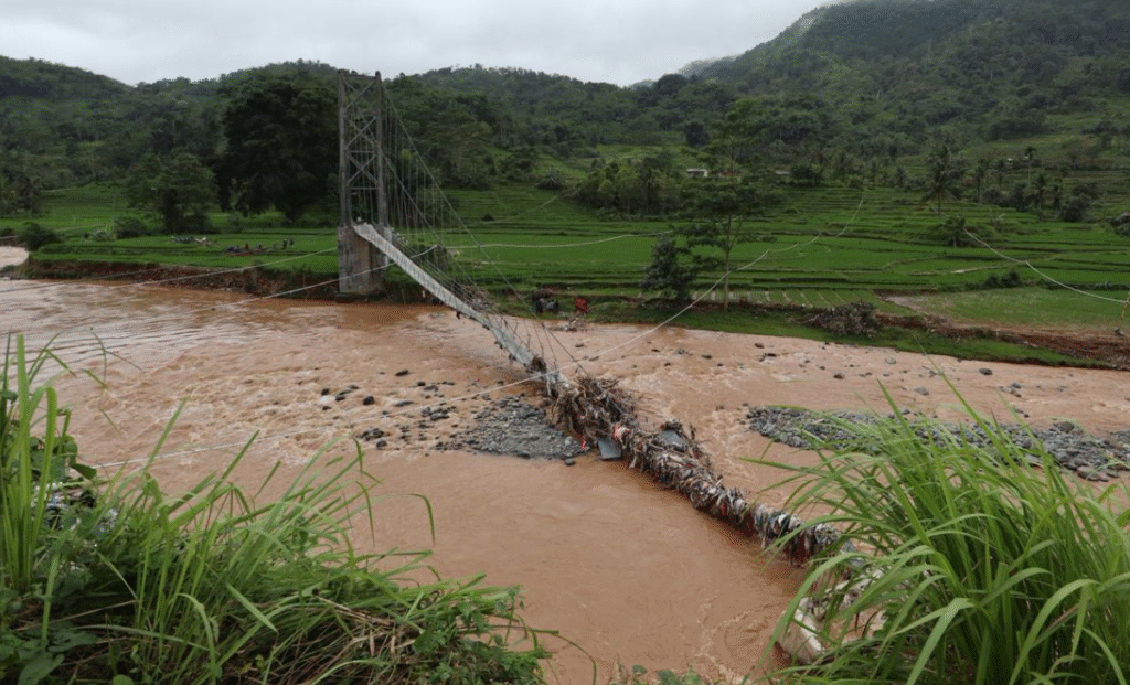 Jembatan Ambruk di Garut.