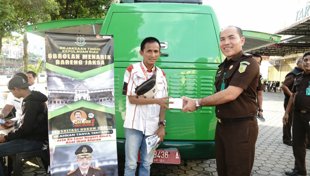 Kejaksaan Tinggi Kepulauan Riau kembali menghadirkan program Obrolan Menarik Jaksa Menjawab.