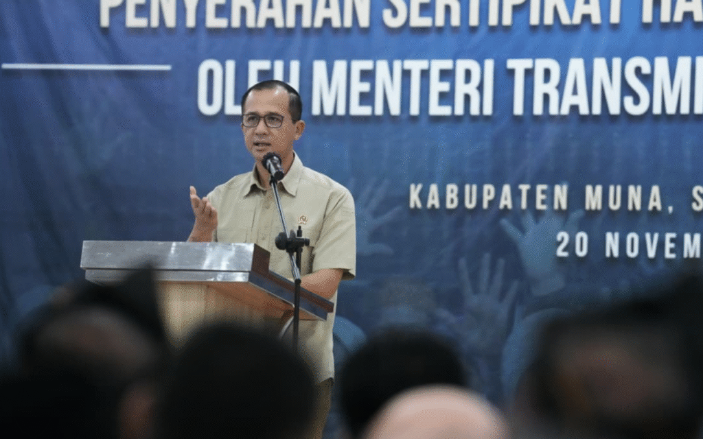 Menteri Transmigrasi M. Iftitah Sulaiman Suryanagara.