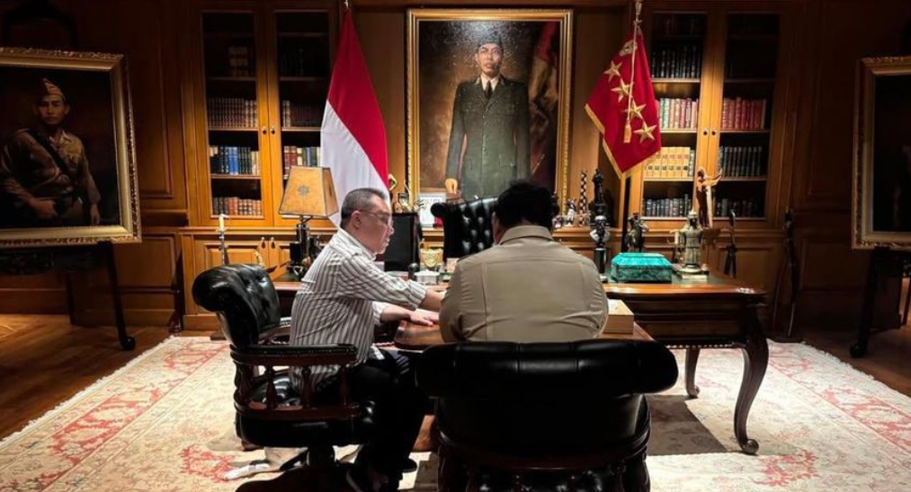 Presiden Prabowo Subianto menerima Wakil Ketua Dewan Perwakilan Rakyat Sufmi Dasco Ahmad di kediaman pribadinya di Hambalang.
