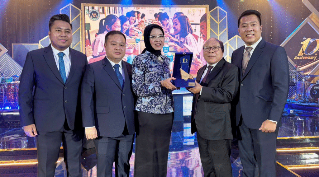 Badan Gizi Nasional (BGN) menerima penghargaan kategori Penggerak Ekonomi.