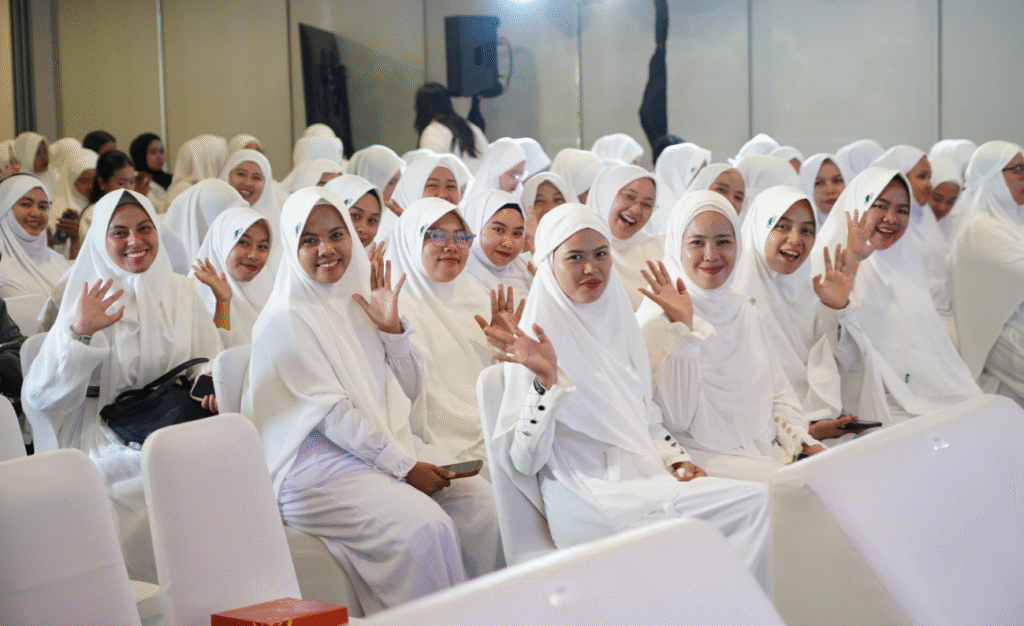 PNM memberangkatkan 187 karyawan terbaik dari berbagai daerah di Indonesia untuk mengikuti program reward journey ke Malaysia dan Singapura.