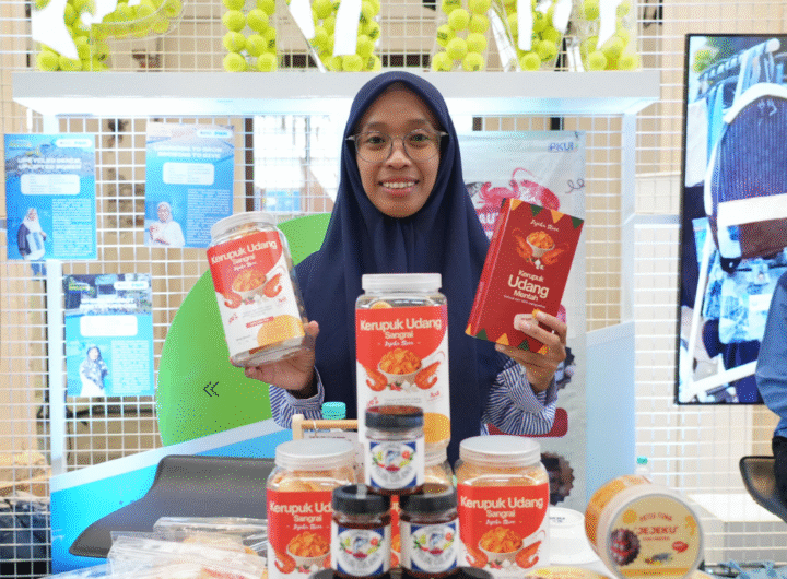 Ibu Imroatus Sofiyah, nasabah PNM Mekaar Cabang Surabaya.