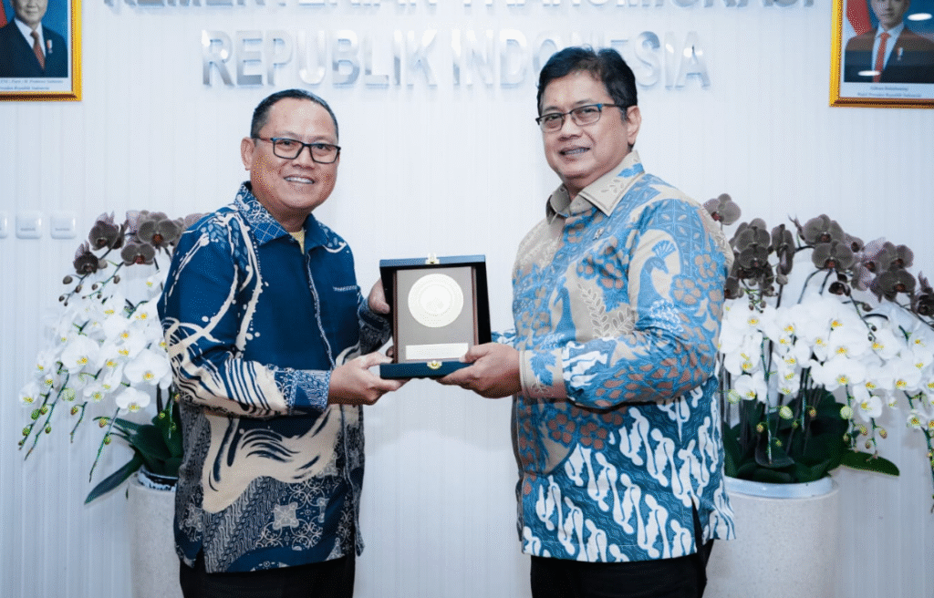 Pertemuan kerja antara Wakil Menteri Transmigrasi, Viva Yoga Mauladi, dan Bupati Gorontalo Utara, Thariq Modanggu.