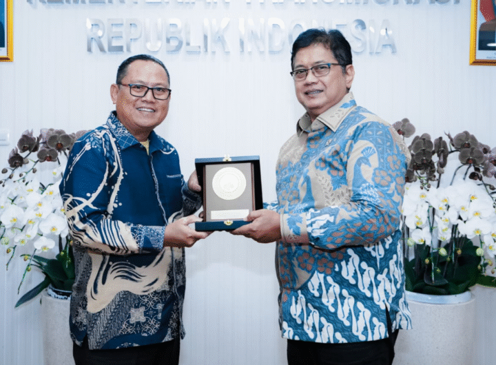 Pertemuan kerja antara Wakil Menteri Transmigrasi, Viva Yoga Mauladi, dan Bupati Gorontalo Utara, Thariq Modanggu.