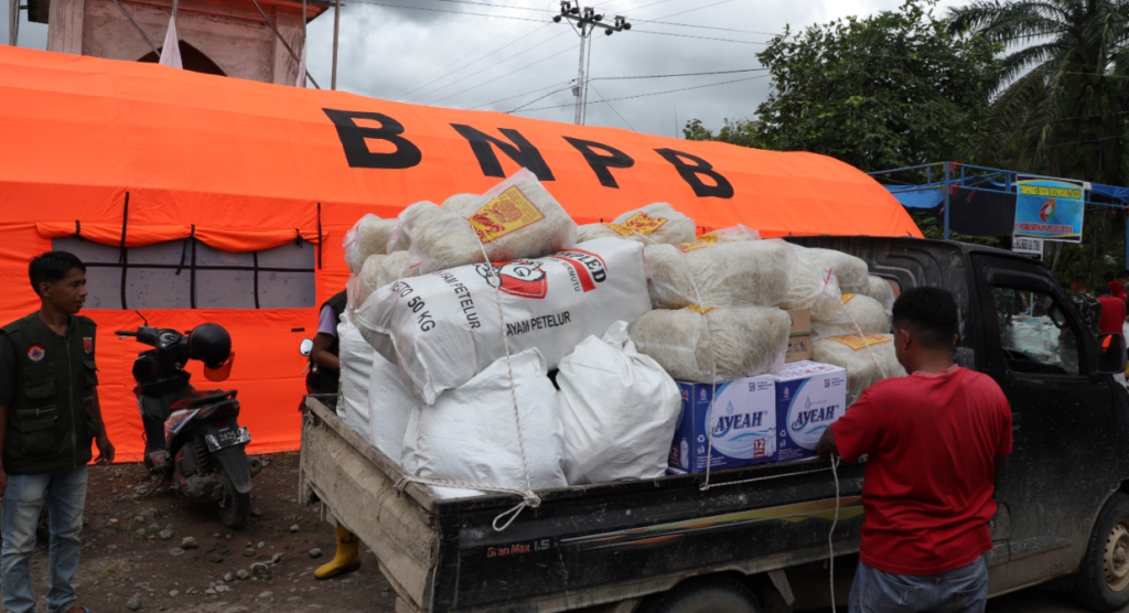 Badan Nasional Penanggulangan Bencana (BNPB) memastikan kebutuhan logistik dan layanan dapur umum bagi warga terdampak di Kecamatan Palembayan, Kabupaten Agam, Sumatera Barat tetap terpenuhi.