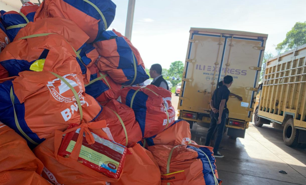 BNPB kirimkan Bantuan logistik melalui jalur darat.