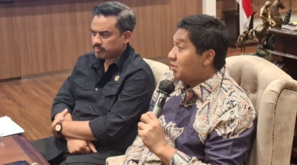 Menteri PKP Maruarar Sirait (kanan), Menteri UMKM Maman Abdurrahman (kiri).