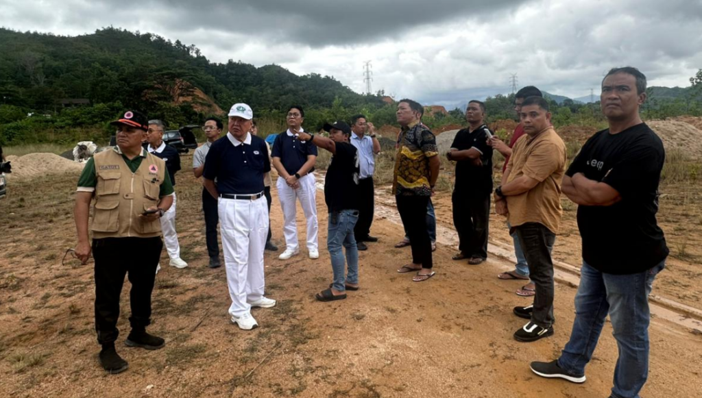 Meninjau lahan 3 hektar untuk pembangunan Huntap di Jl. Sudirman Parombunan, Sibolga Selatan, bersama Tim BNPB, Walikota, dan Pimpinan Budha Tzu Chi, untuk relokasi warga terdampak.