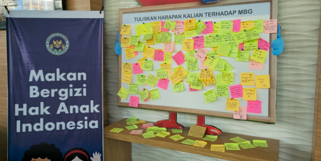 Papan harapan dengan catatan warna-warni