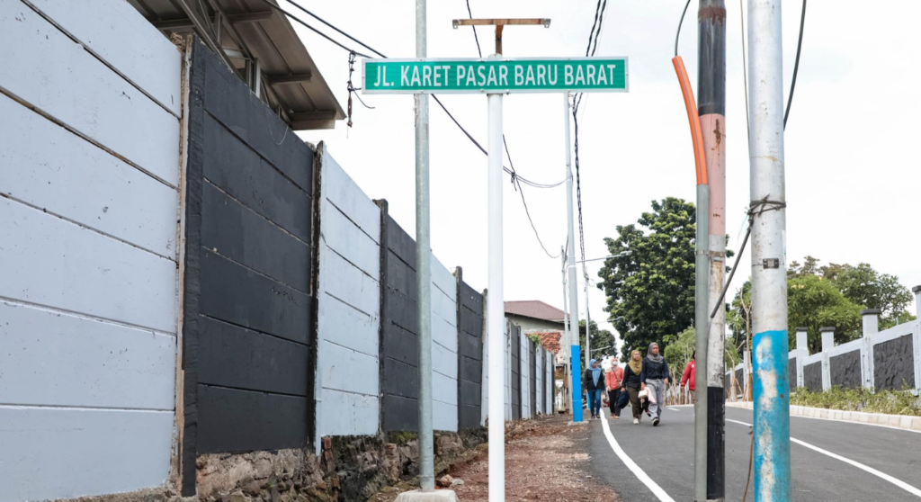 Revitalisasi jalan oleh Pemprov Jakarta.