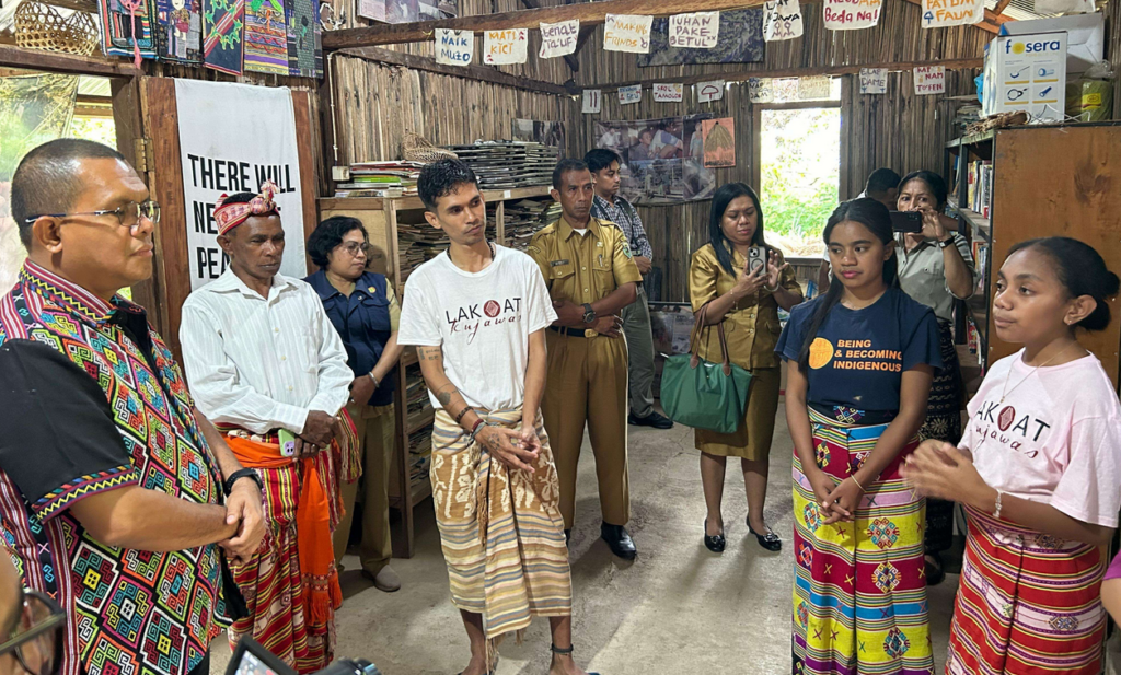 Gubernur Nusa Tenggara Timur (NTT), Emanuel Melkiades Laka Lena, mengunjungi Komunitas Lakoat Kujawas di Desa Taiftob, Kecamatan Molo Utara, Kabupaten Timor Tengah Selatan (TTS).