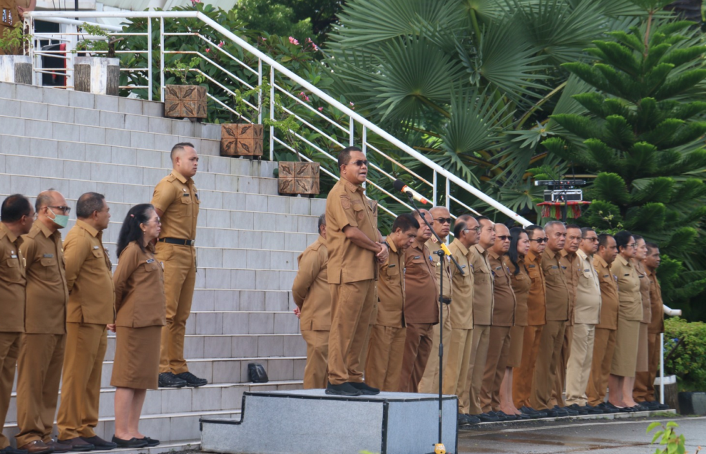 Gubernur Nusa Tenggara Timur (NTT) Emanuel Melkiades Laka Lena, saat memimpin apel bersama Aparatur Sipil Negara (ASN) lingkup Pemprov NTT. Dok: Istimewa.