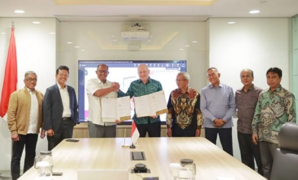 Penandatanganan kontrak Project Management Consultant (PMC) untuk proyek Power Plant D2P2 bersama joint venture (JV) Dornier Connusa Jaya CM.