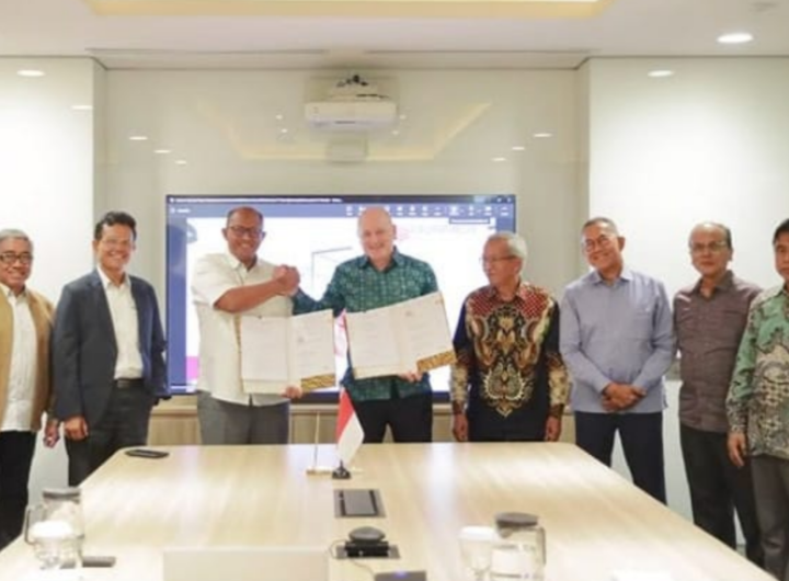 Penandatanganan kontrak Project Management Consultant (PMC) untuk proyek Power Plant D2P2 bersama joint venture (JV) Dornier Connusa Jaya CM.