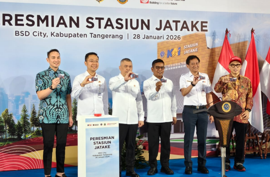 Menteri Perhubungan Republik Indonesia Dudy Purwagandhi dan Gubernur Provinsi Banten Andra Soni meresmikan Stasiun Kereta Api Jatake. Dok: Istimewa.