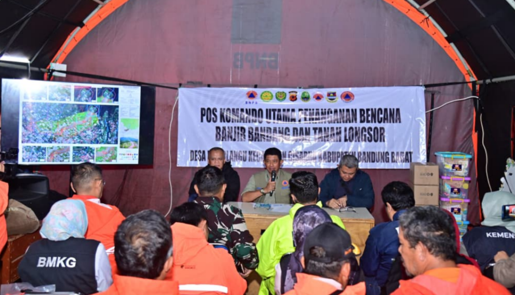 Kepala Badan Nasional Penanggulangan Bencana (BNPB) Letjen TNI Dr. Suharyanto (tengah). Dok: Istimewa.