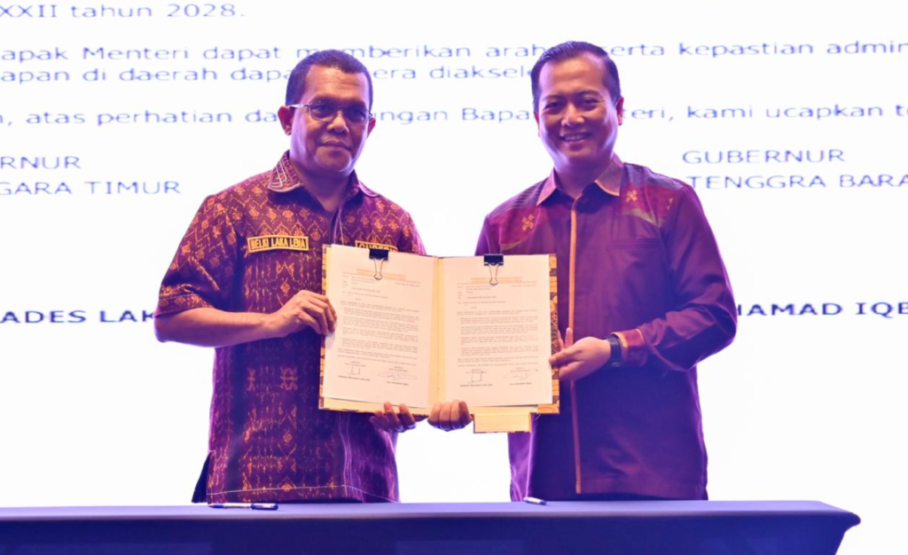 penandatanganan Surat Pernyataan Kesiapan Tuan Rumah PON XXII 2028 oleh Gubernur NTT bersama Gubernur Nusa Tenggara Barat (NTB). Dok: Istimewa.