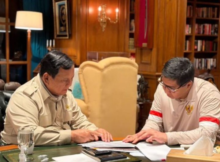 Menteri Perumahan dan Kawasan Permukiman, Maruarar Sirait menemui Presiden Prabowo Subianto di kediamannya di Hambalang. Dok: Istimewa.