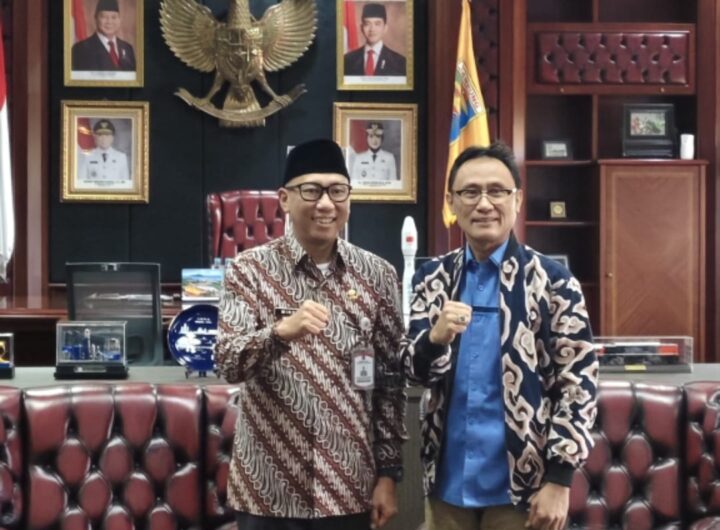 Sestama BPJPH Muhammad Aqil Irham (kanan) bersama Gubernur Lampung Rahmat Mirzani Djausal. Dok. BPJPH.