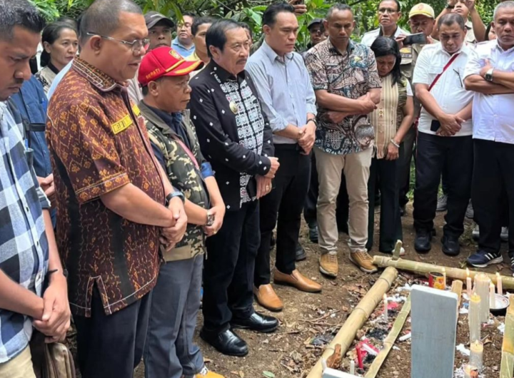Gubernur Nusa Tenggara Timur (NTT) Melki Laka Lena Kunjungi Keluarga Siswa SD Ngada yang Meninggal Bunuh Diri. Dok: Istimewa.