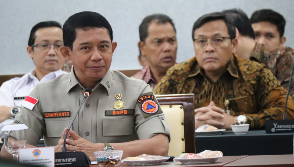 Kepala BNPB Letjen TNI Dr. Suharyanto S.Sos., M.M., saat memberikan arahan dalam kegiatan Forum Dialog Sarasehan dalam rangka memperingati HUT Basarnas ke 54. Dok: Istimewa.