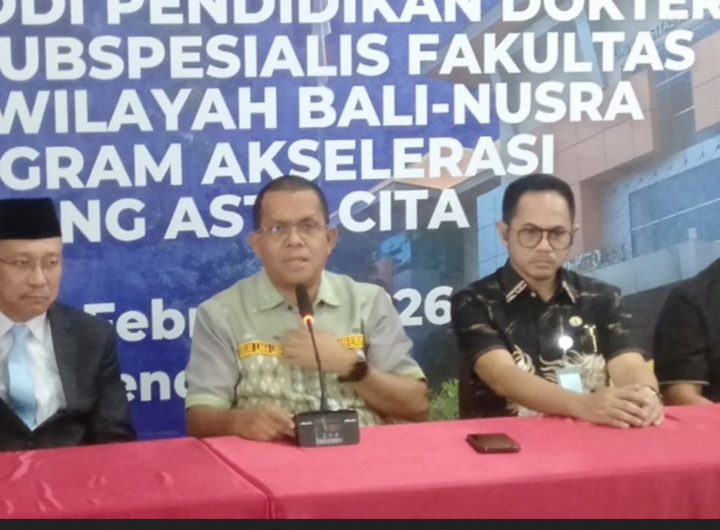 Gubernur NTT Emanuel Melkiades Laka Lena (dua dari kiri). Dok: Istimewa.