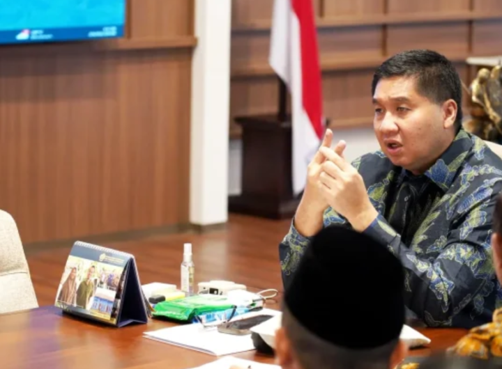 Menteri Perumahan dan Kawasan Permukiman (PKP) Maruarar Sirait saat bertemu Gubernur Sulawesi Tengah dan Jambi di Kementerian PKP. Dok: Istimewa.