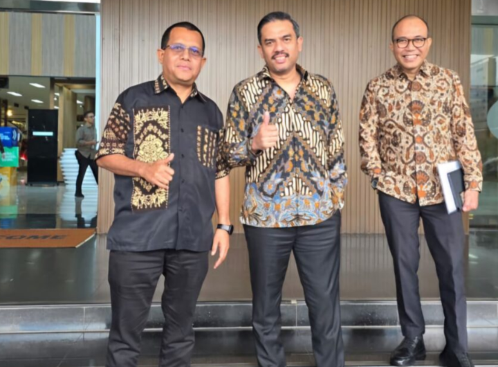 Gubernur NTT Melkiades Laka Lena menemui Menteri UMKM Maman Abdurrahman untuk membahas UMKM NTT. Dok: Istimewa.