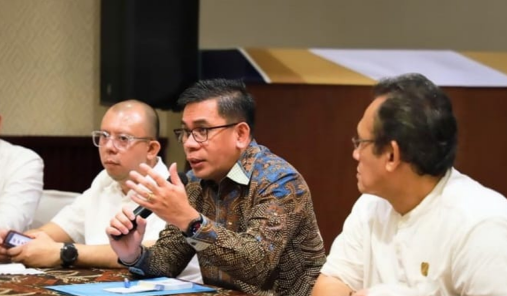 Kepala Kantor Wilayah BPN Provinsi Banten Harison Mocodompis (tengah). Dok: Istimewa.