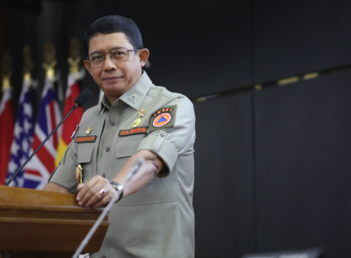 Kepala Badan Nasional Penanggulangan Bencana Letjen TNI Dr. Suharyanto saat memberikan kuliah umum kepada Pasis Dikreg LXVII di Sekolah Staf dan Komando Angkatan Darat, Bandung. Dok: Istimewa.