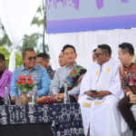 Gubernur NTT Emanuel Melkiades Laka Lena berbincang bersama Wakil Presiden RI Gibran Rakabuming Raka menjelang pembukaan Festival Paskah Pemuda GMIT 2026 di Kupang, Senin (6/4). Momentum ini menegaskan komitmen bersama dalam memperkuat toleransi dan pembangunan inklusif di NTT. Dok: Istimewa.