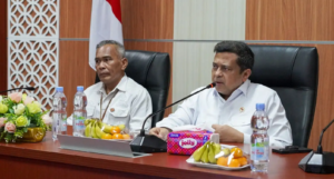 Kepala Badan Penyelenggara Jaminan Produk Halal, Ahmad Haikal Hasan, bersama Kepala PPSDM Indrayani, dalam kegiatan pembukaan Pelatihan AKPK bagi ASN BPJPH. Dok: BPJPH.
