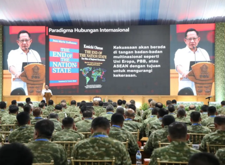 Menteri Dalam Negeri Muhammad Tito Karnavian memberikan sambutan dalam Apel Komandan Satuan TNI Tahun 2026 di Universitas Pertahanan, Sentul, Bogor. Dok: Istimewa.