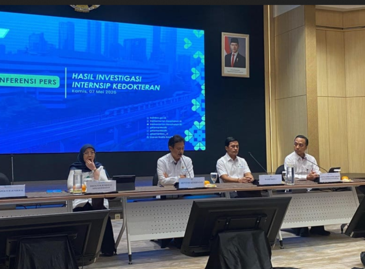 Pelaksana Tugas (Plt) Inspektur Jenderal Kemenkes, Rudi Supriatna Nata Saputra, menyampaikan keterangan terkait kematian dokter internship di Jambi, Myta Aprilia Azmy, dalam Konferensi pers di Kantor Kemenkes. Istimewa.