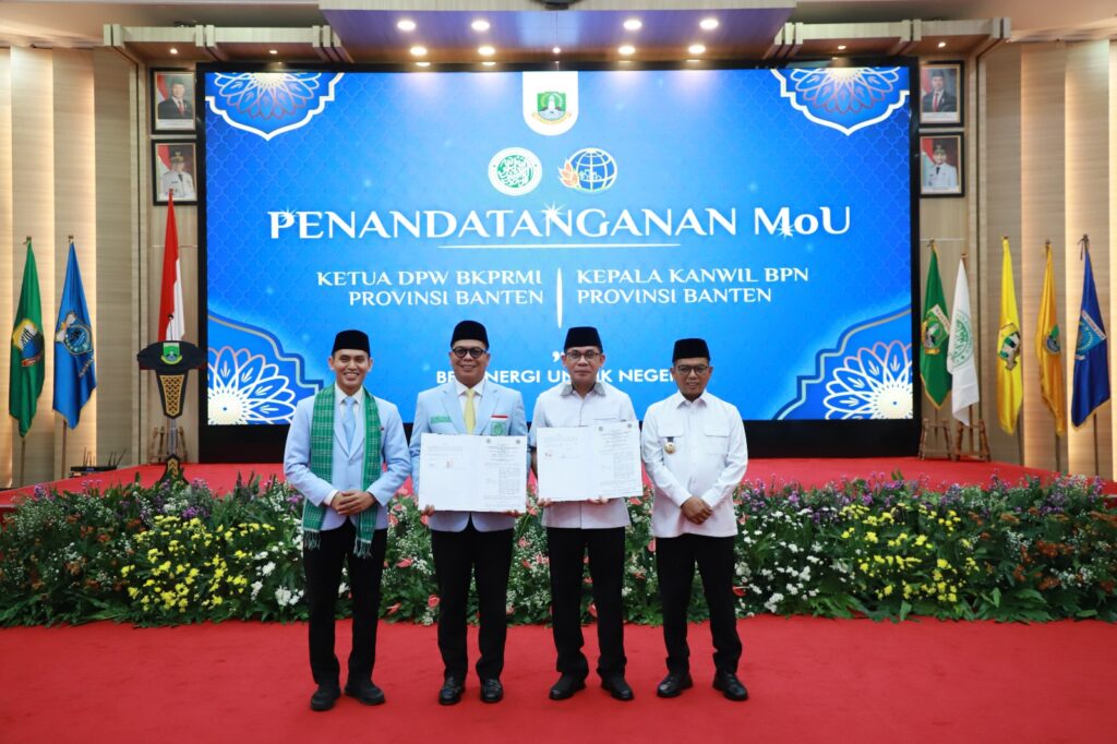 Penandatanganan kerja sama antara Badan Pertanahan Nasional Provinsi Banten dan BKPRMI Banten. Dok: Istimewa.