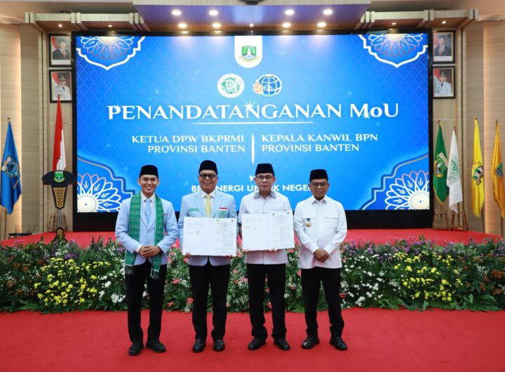 Penandatanganan kerja sama antara Badan Pertanahan Nasional Provinsi Banten dan BKPRMI Banten. Dok: Istimewa.