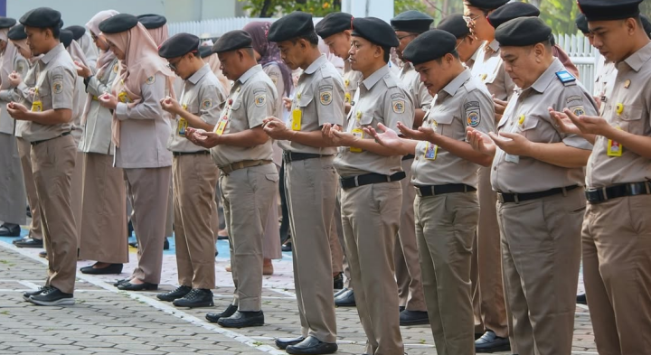 Kantor Pertanahan Kota Tangerang melaksanakan apel pagi rutin sebagai sarana evaluasi, konsolidasi, dan penguatan komitmen dalam memberikan pelayanan pertanahan yang profesional, transparan, dan berintegritas. Dok: Istimewa.
