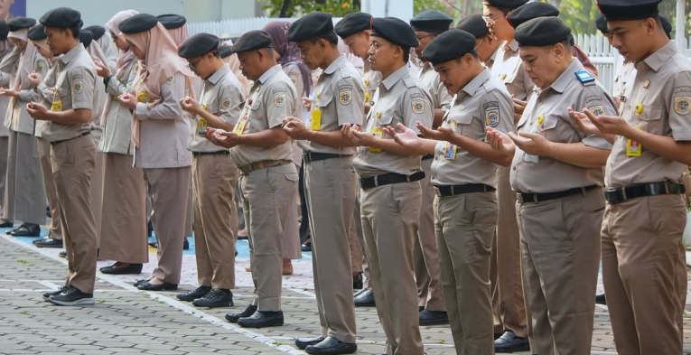 Kantor Pertanahan Kota Tangerang melaksanakan apel pagi rutin sebagai sarana evaluasi, konsolidasi, dan penguatan komitmen dalam memberikan pelayanan pertanahan yang profesional, transparan, dan berintegritas. Dok: Istimewa.