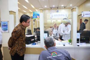 Kepala Kantor Wilayah Badan Pertanahan Nasional (BPN) Provinsi Banten, Harison Mocodompis, mendampingi Stranas PK KPK. Dok: BPN Banten.