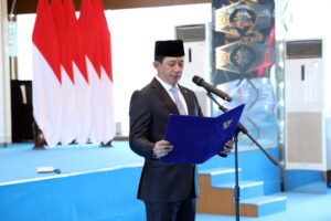 Kepala Badan Nasional Penanggulangan Bencana (BNPB) Letjen TNI Dr. Suharyanto, S.Sos., M.M., melantik tiga Pejabat Pimpinan Tinggi Pratama di lingkungan BNPB. Dok: Istimewa.