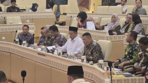 Menteri ATR/Kepala BPN Nusron Wahid bersama jajaran menghadiri Rapat Kerja dengan Komisi II DPR RI di Kompleks Parlemen, Senayan, Jakarta, Kamis (11/6/2026). Dok: Istimewa.