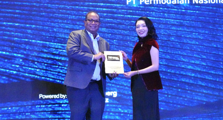 PNM dinobatkan sebagai Top Company in Ultra Micro Finance for Women Empowerment atas komitmennya dalam memberdayakan lebih dari 23 juta perempuan Indonesia melalui pembiayaan ultra mikro dan pendampingan usaha. Dok: Istimewa.