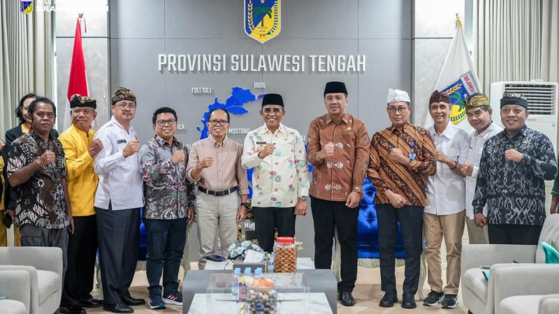 Direktorat Jenderal Bimbingan Masyarakat Hindu Kementerian Agama RI melakukan audiensi bersama Gubernur Sulawesi Tengah dalam rangka mematangkan persiapan Utsawa Dharma Gita (UDG) Nasional XVI Tahun 2027. Dok: Istimewa.
