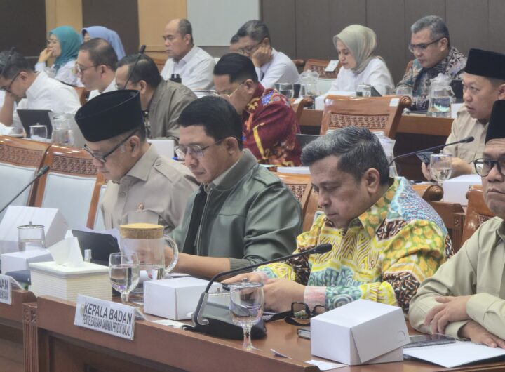 Kepala Badan Nasional Penanggulangan Bencana (BNPB) Letjen TNI Dr. Suharyanto, S.Sos., M.M., (Kedua dari kiri). Dok: Istimewa.
