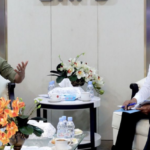 Kepala BNPB Letjen TNI Dr. Suharyanto menerima Wakil Gubernur NTT Johni Asadoma bersama Wakil Bupati Alor dan jajaran pemerintah daerah di Graha BNPB. Dok: Istimewa.