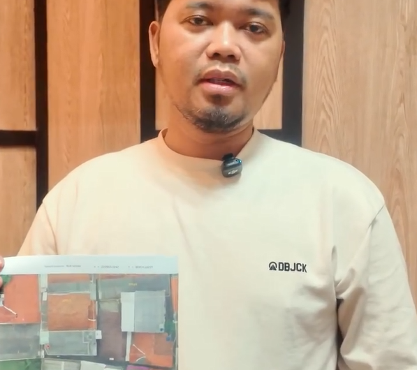 Nur Hadi, warga Pondok Aren, menyampaikan apresiasinya usai memanfaatkan layanan One Day Service di Kantor Pertanahan Kota Tangerang Selatan. Dok: Istimewa.