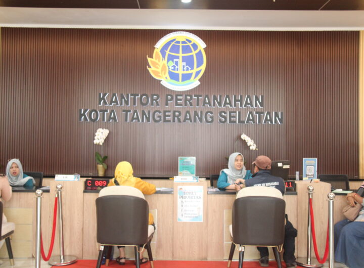 Suasana pelayanan di loket Kantor Pertanahan (Kantah) Kota Tangerang Selatan. Dok: HF.